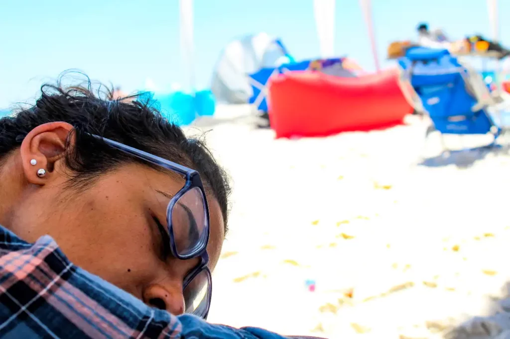 Frau Schläft Strand