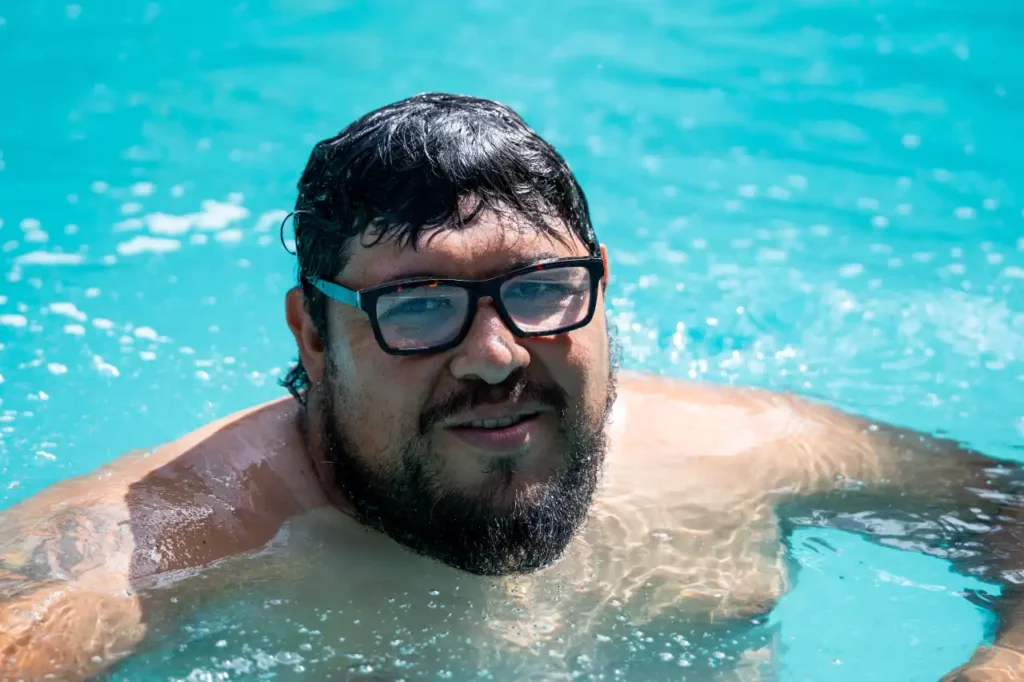 Mann Im Pool