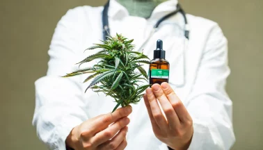 Arzt Hält Cannabis
