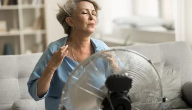 Frau Vor Ventilator