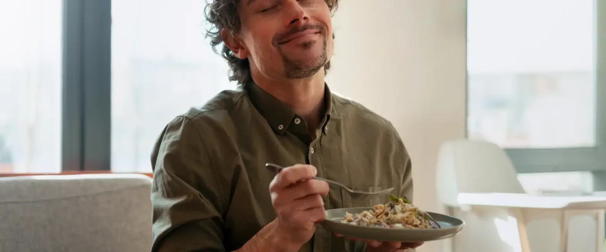 Mann Geniesst Essen