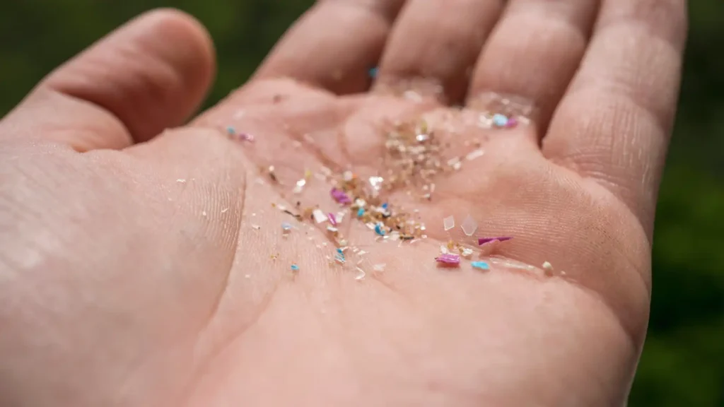 Hand Mit Mikroplastik