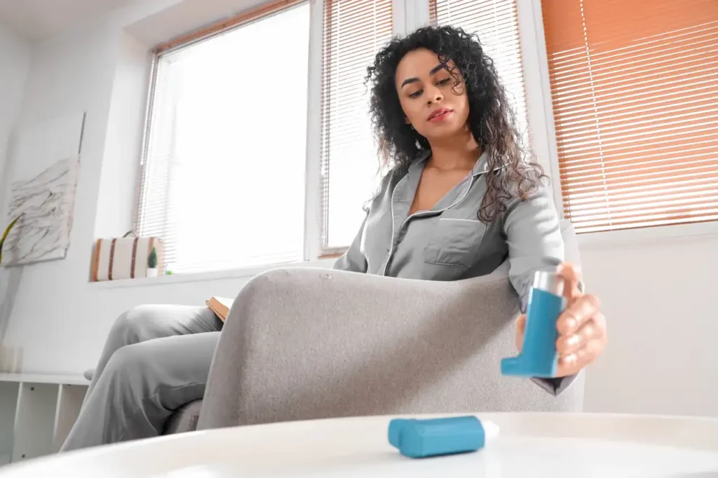 Frau mit Inhalator