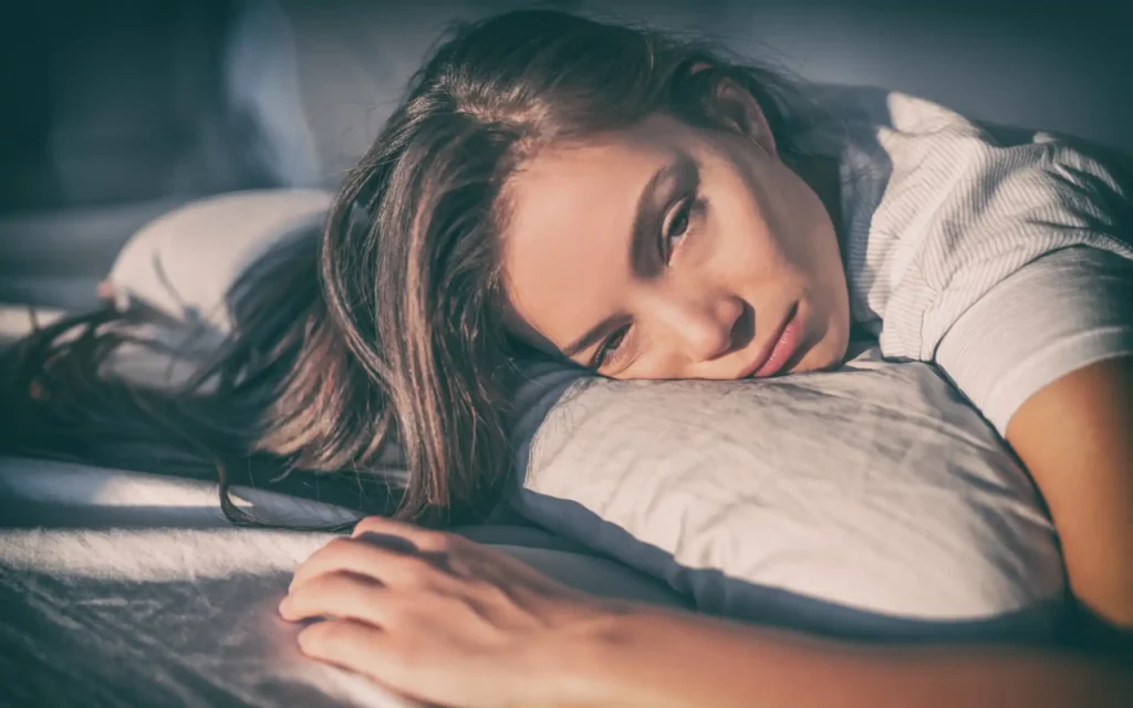 Junge Frau Wintremüde