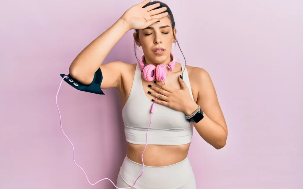 Frau fühlt sich unwohl trotz Sport und Fitness