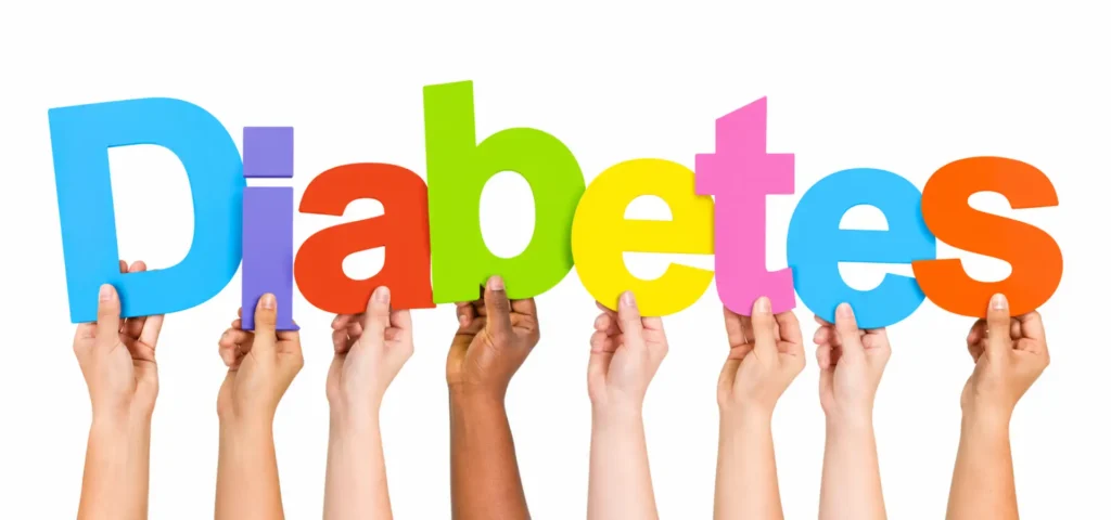 Kinder mit Diabetes hält bunte Buchstaben mit dem Schriftzug „Diabetes“ hoch