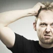 Mann Rauft Haare
