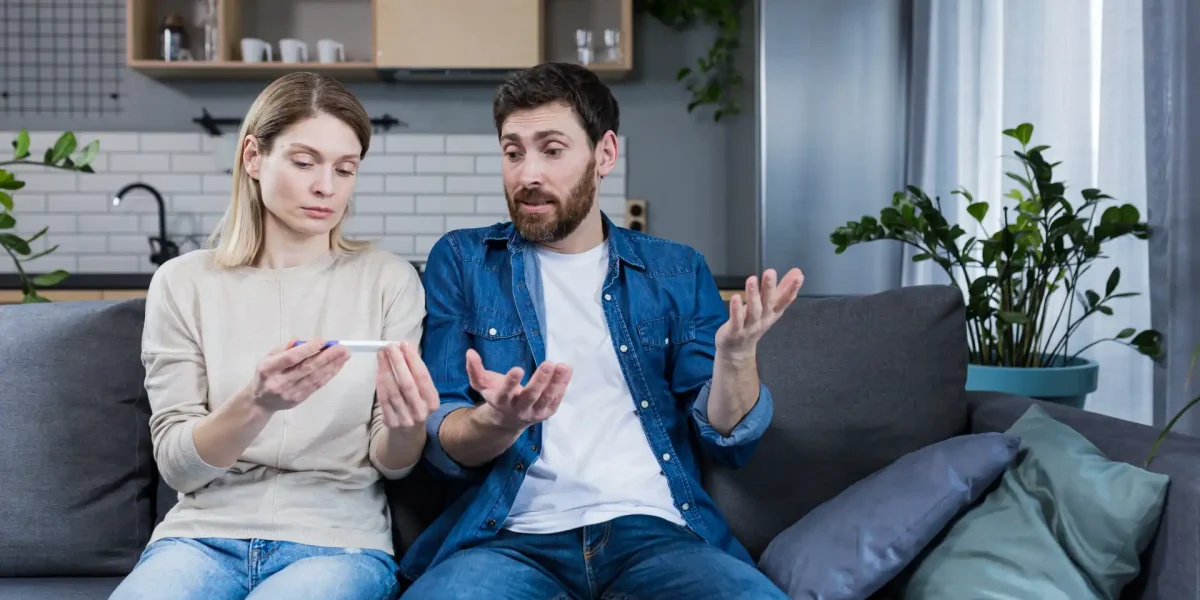 Pärchen Verhütung Gespräch