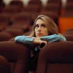 Frau Im Theater